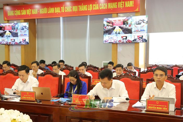 Các đại biểu dự phiên họp.