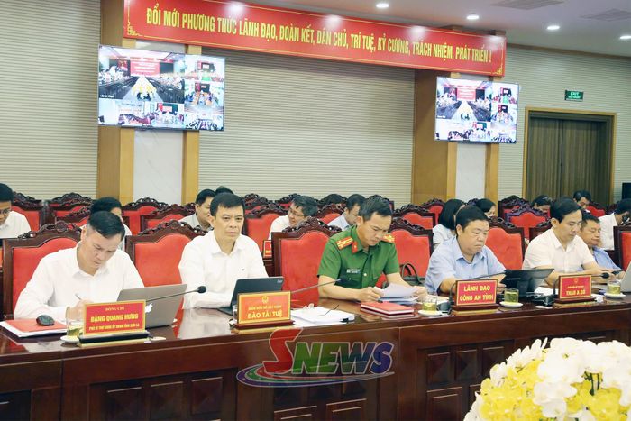 Các đại biểu dự phiên họp.
