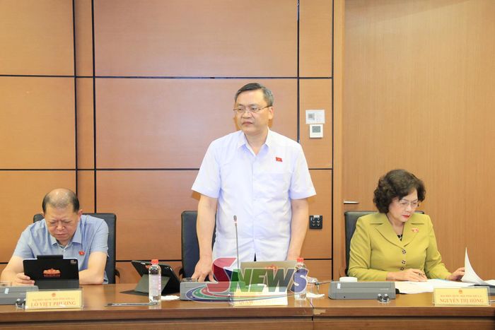 Đại biểu Quàng Văn Hương phát biểu