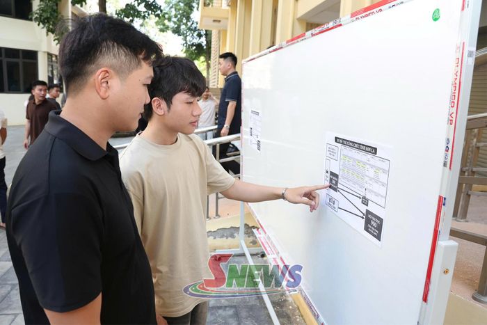 Thí sinh xem sơ đồ phòng thi.