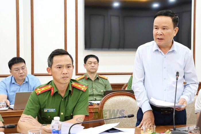 Lãnh đạo Sở Khoa học và Công nghệ báo cáo tại cuộc họp.