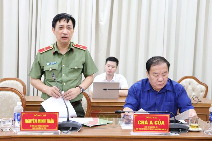 Lãnh đạo Công an tỉnh báo cáo tại cuộc họp.