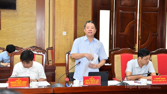 Đồng chí Trần Mạnh Lợi, Trưởng Ban Tuyên giáo Tỉnh uỷ phát biểu tại cuôc họp.