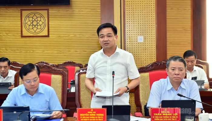 Đồng chí Chủ nhiệm Ủy ban Kiểm tra Tỉnh ủy Nguyễn Hưng Vượng phát biểu ý kiến.