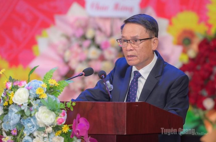 Đồng chí Nguyễn Đức Lợi, Phó Chủ tịch Thường trực Hội nhà báo Việt Nam phát biểu chỉ đạo tại Đại hội.