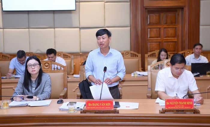  Lãnh đạo Ban Tổ chức Thành ủy trao đổi các vấn đề liên quan đến kiểm thử.