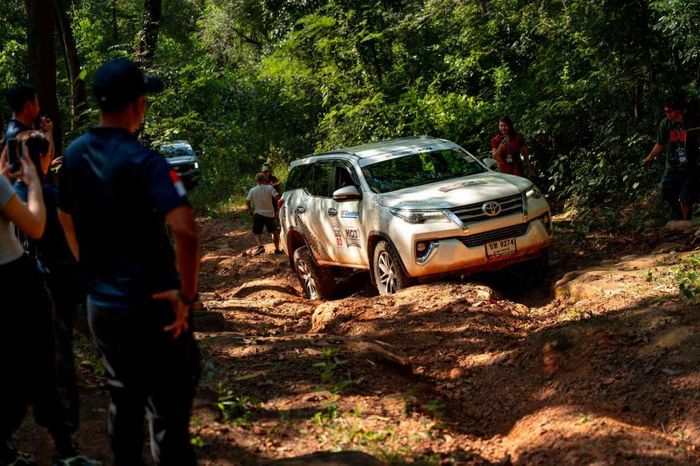 Đồng hành cùng đoàn xe trong suốt hành trình là BFGoodrich All-Terrain T/A KO3, dòng lốp đa địa hình