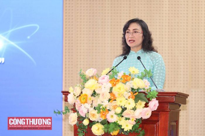 Thứ trưởng Bộ Công Thương Phan Thị Thắng cho biết, thời gian qua, các doanh nghiệp, viện, trường trong Ngành đã chủ động chuyển từ ứng dụng công nghệ thông tin đơn lẻ sang xây dựng danh mục công nghệ, sản phẩm chiến lược gắn với hoạt động vận hành, sản xuất và thị trường, hướng tới hiệu quả cụ thể