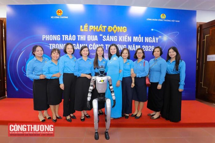Các đại biểu chụp hình lưu niệm tại sự kiện