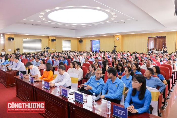 Các đại biểu tham dự tại Lễ phát động Phong trào thi đua “Sáng kiến mỗi ngày” trong ngành Công Thương năm 2026 và khởi động Cuộc thi “Nhóm giải pháp Đổi mới sáng tạo - Chuyển đổi số ngành Công Thương”