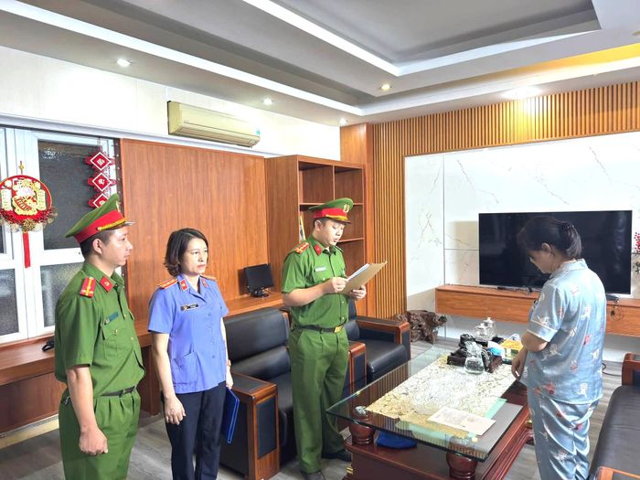 Khám xét nơi ở của đối tượng Quách Chí Lâm (SN 1964) tại Phường Cẩm Phả, Thành phố Quảng Ninh.