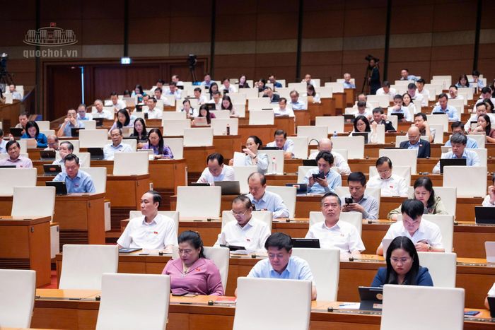 Các đại biểu tham dự phiên thảo luận tại Hội trường sáng 27/10. Ảnh: Media Quốc hội.