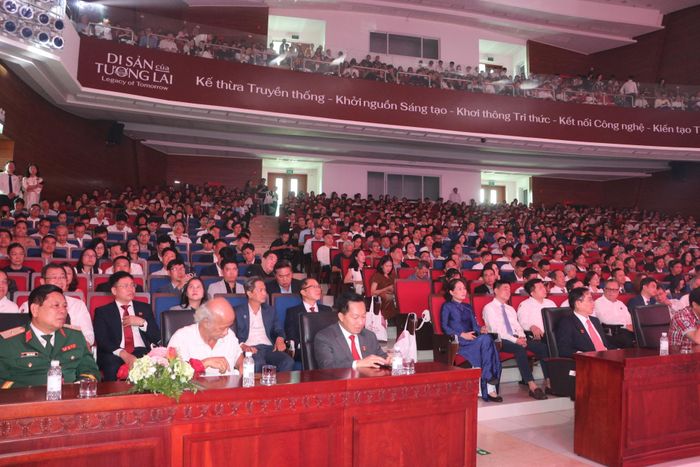 Các đại biểu tham dự lễ kỷ niệm 50 năm thành lập Trường Đại học Kiến trúc TP.HCM.
