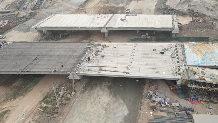 Theo thiết kế, nút giao Vành đai 4 với QL6 được xây dựng theo dạng hoa thị, gồm hai tầng đường. Tuyến cao tốc Vành đai 4 đi trên cao, vượt qua QL6; phía dưới là hệ thống đường song hành phục vụ lưu thông trong khu vực. Đây là một trong 8 nút giao thuộc dự án Vành đai 4 giai đoạn 1, đồng thời là nút giao hoa thị duy nhất trên tuyến QL6 thuộc dự án cải tạo, nâng cấp đoạn Ba La – Xuân Mai.