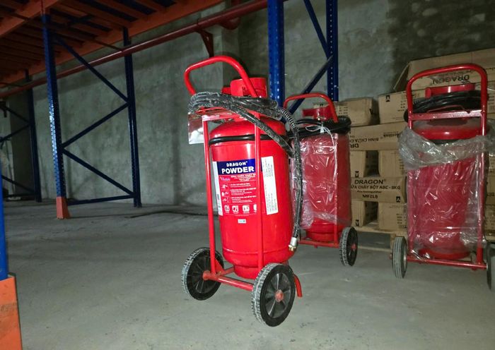 Bình chữa cháy giả bị thu giữ liên quan vụ án.