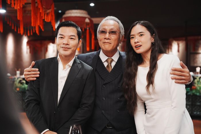 Trần Bảo Sơn và NSƯT Hoàng Hải (ở giữa).
