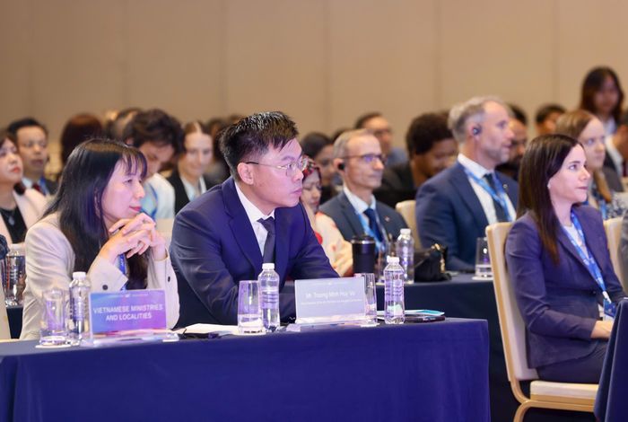 Các đại biểu tham dự phiên thảo luận chuyên đề.
