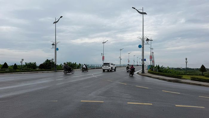 Đề xuất cấm phương tiện đi thẳng trên đường Tôn Đức Thắng khi qua nút giao. (Ảnh: Lê Danh)