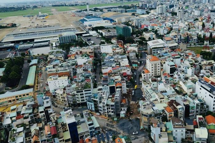 Tại khu vực sân bay Tân Sơn Nhất, hai dự án trọng điểm đang được triển khai gồm cải tạo kênh A41 và xây dựng hạ tầng, cải tạo môi trường kênh Hy Vọng với tổng vốn đầu tư khoảng 2.287 tỷ đồng. Dự án cải tạo kênh A41 tại khu vực sân bay Tân Sơn Nhất đã hoàn thành gần 70% khối lượng xây lắp. Tuyến kênh dự kiến hoàn thành vào tháng 12/2026.