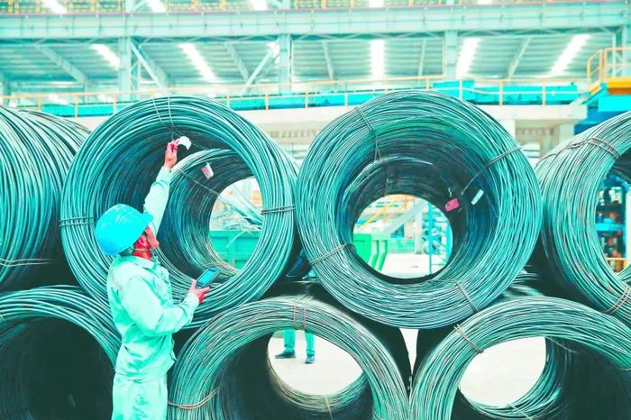 Nhu cầu đầu tư trong nước đang tạo nền hỗ trợ cho ngành thép tăng sản lượng. Ảnh: Đức Thanh