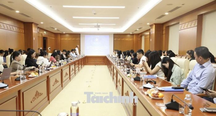 Hội nghị có sự tham dự của đại diện nhiều doanh nghiệp bảo hiểm nhân thọ. Ảnh: Ánh Tuyết.