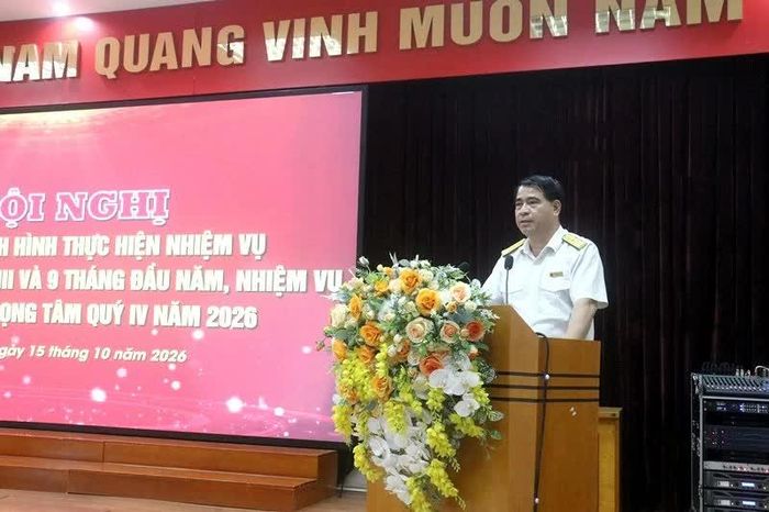 Trưởng Thuế tỉnh Phú Thọ Nguyễn Huy Hồng phát biểu chỉ đạo giao nhiệm vụ cho các đơn vị trực thuộc và cán bộ, công chức thuế. Ảnh: Văn Học