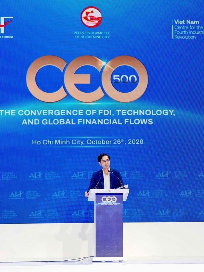 PGS.TS Nguyễn Hữu Huân- Phó Chủ tịch Trung tâm Tài chính quốc tế Việt Nam tại Tp.HCM trình bày định hướng kết nối dòng vốn quốc tế với phát triển công nghệ.