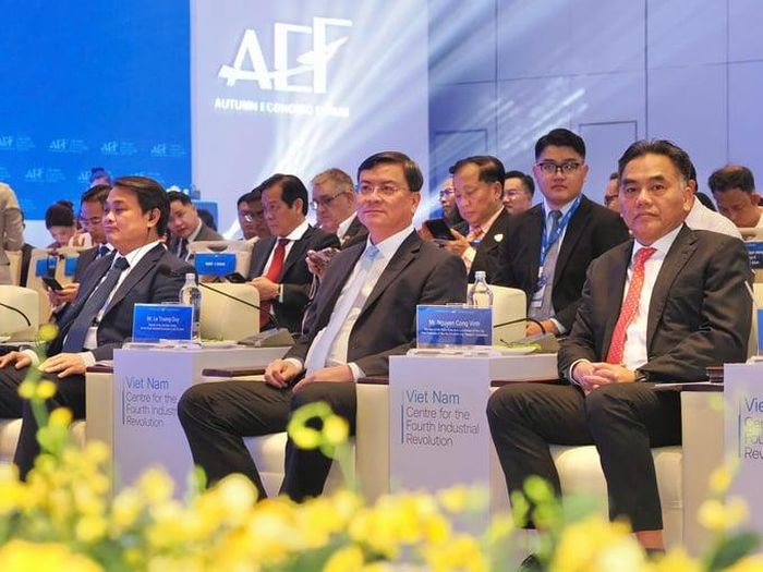 Phó Chủ tịch Thường trực UBND Tp.HCM Nguyễn Lộc Hà và Phó Chủ tịch UBND Tp.HCM Nguyễn Công Vinh tham dự sự kiện CEO 500, trong khuôn khổ Diễn đàn Kinh tế Mùa thu năm 2026, ngày 26-10 tại Tp.HCM.