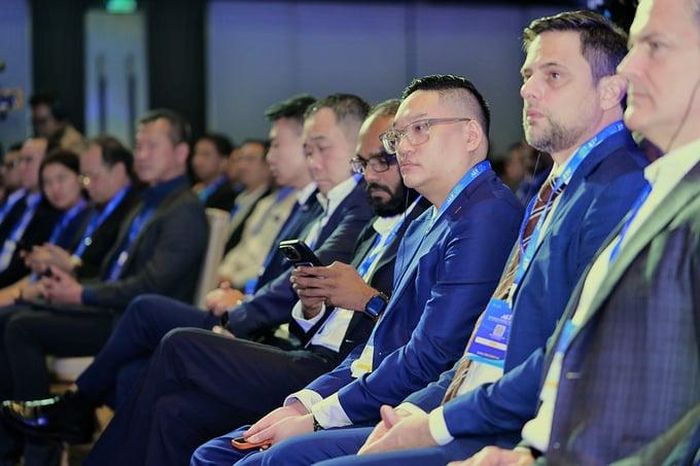 Các đại biểu trong nước và quốc tế tham dự phiên thảo luận tại Diễn đàn Kinh tế Mùa thu 2026. 