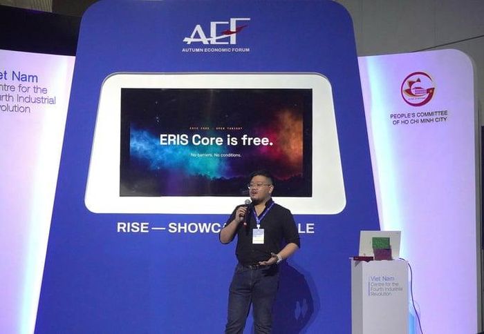  Ông Kỳ Quang Minh - Giám đốc Khối Công nghệ và Đổi mới kỹ thuật, SolarBK giới thiệu nền tảng quản lý năng lượng tại Diễn đàn Kinh tế Mùa thu 2026. 