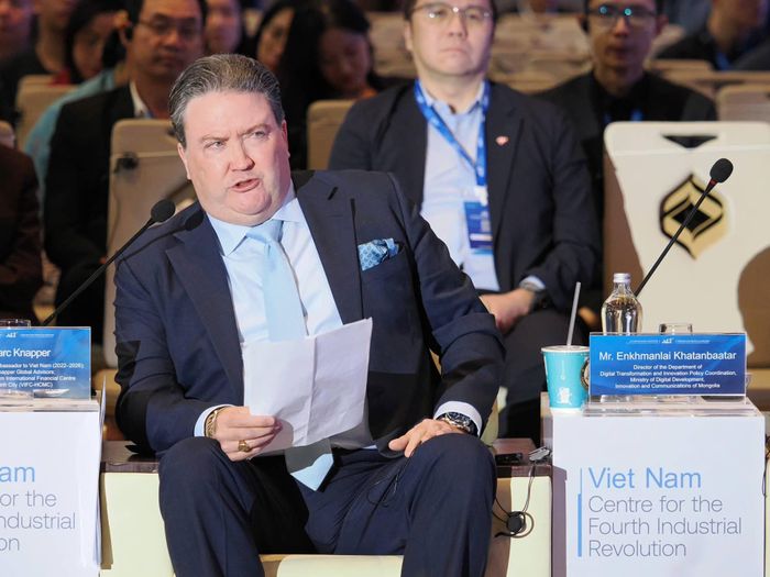  Ông Marc Knapper - Nguyên Đại sứ Hoa Kỳ tại Việt Nam (2022–2026); Chủ tịch Knapper Global Advisors; Cố vấn cho Trung tâm Tài chính Quốc tế Việt Nam tại TP.HCM (VIFC-HCMC) nêu ý kiến. Ảnh BTC 