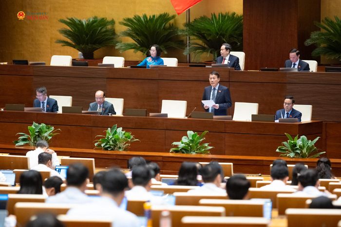 Bộ trưởng Bộ Công an Lương Tam Quang phát biểu giải trình, làm rõ một số vấn đề đại biểu Quốc hội nêu. Ảnh: Phạm Thắng