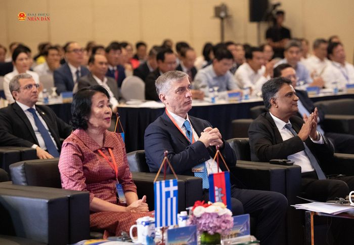Các đại biểu tham dự hội thảo.