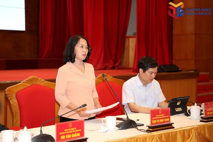 Phó Bí thư Thành ủy, Chủ tịch HĐND thành phố Quảng Ninh Trịnh Thị Minh Thanh phát biểu tại hội nghị