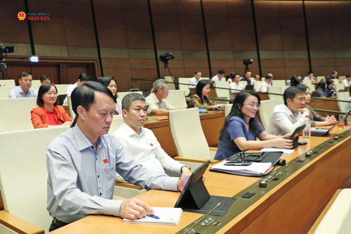 Các đại biểu tham dự phiên họp. Ảnh: Khánh Duy