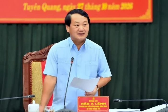 Bí thư Tỉnh ủy Tuyên Quang Hầu A Lềnh kết luận cuộc họp.