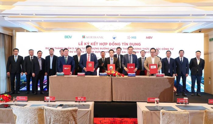 Agribank giữ vai trò ngân hàng đầu mối thu xếp vốn, cùng các tổ chức tín dụng tham gia tài trợ vốn cho Dự án đầu tư xây dựng đường Vành đai 4 – Vùng Thủ đô Hà Nội 