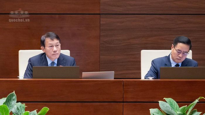 Bộ trưởng Lương Tam Quang lắng nghe ý kiến các đại biểu.