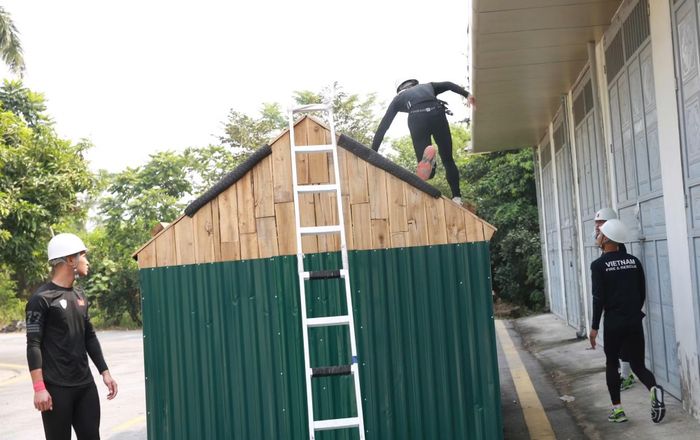 Vận động viên Đội tuyển Bộ Công an Việt Nam thực hành các nội dung thi đấu trong buổi tổng duyệt.