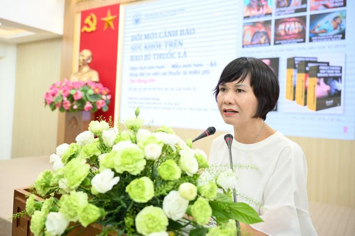 PGS.TS Lê Thị Thanh Hương, Phó Hiệu trưởng Trường Đại học Y tế Công cộng chia sẻ tại toạ đàm.