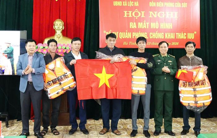 Nhiều mô hình giúp ngư dân đánh bắt thuỷ sản hợp pháp được ra đời cũng đã hỗ trợ lực lượng chức năng trong việc chống khai thác hải sản bất hợp pháp, không báo cáo và không theo quy định.