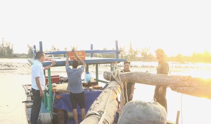 Đối với các tàu cá không đủ điều kiện đánh bắt theo quy định, ngành chức năng tỉnh Hà Tĩnh kiên quyết không cho ra khơi.