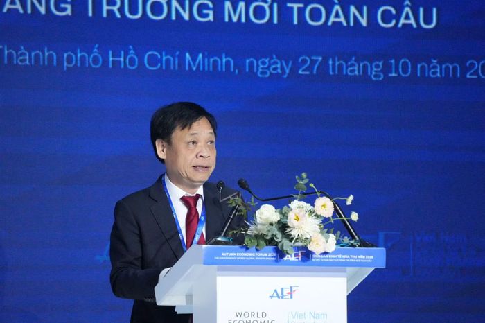 Phó Giáo sư, Tiến sĩ Lê Quốc Cường, Thành viên Tiểu ban Khoa học Công nghệ, Đổi mới sáng tạo và Chuyển đổi số, Ban Nghiên cứu Phát triển TP Hồ Chí Minh, tham luận tại phiên chuyên đề.