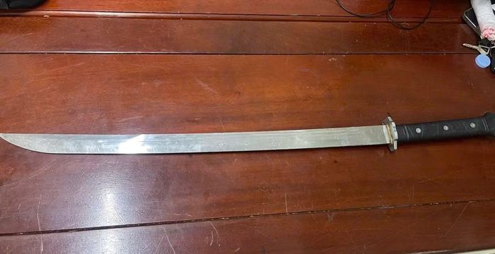 Sau hơn 9 giờ căng thẳng, hai đối tượng đã hạ vũ khí, xin đầu thú.