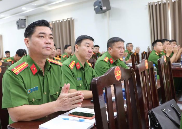 Các đại biểu dự hội nghị.