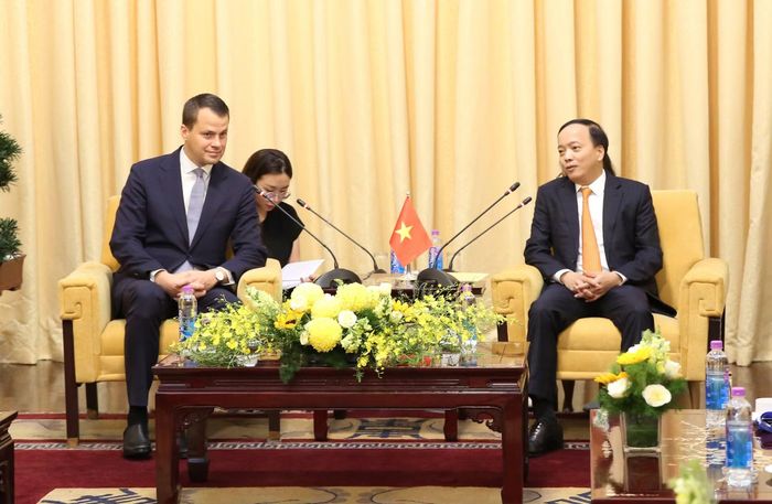 Thứ trưởng Đặng Hồng Đức và ông Stephan Mergenthaler đã cùng nhau trao đổi nhiều nội dung.