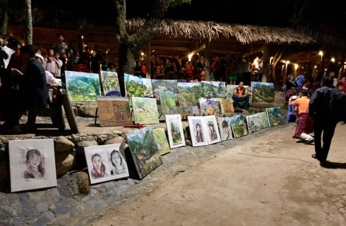 Triển lãm tại bản làng Sin Suối Hồ
