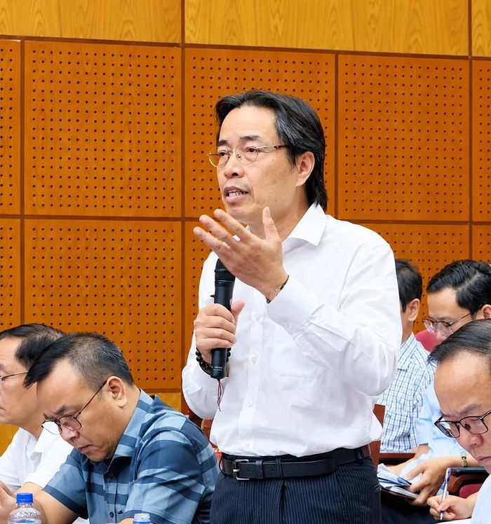 Ông Đặng Hoa Nam, Phó Chủ tịch Hội Bảo vệ quyền trẻ em Việt Nam, nguyên Cục trưởng Cục Trẻ em đóng góp ý kiến tại họp báo. Ảnh: Uông Ngọc