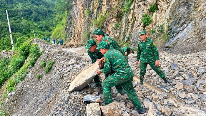 Xã Cô Ba tập trung triển khai chương trình phát triển giao thông, huy động các lực lượng chung sức khắc phục sạt lở, cải thiện điều kiện đi lại cho nhân dân.