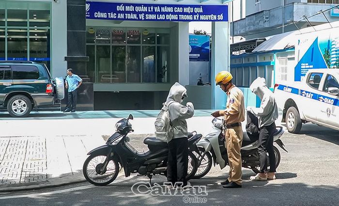 Bên cạnh việc siết chặt quản lý của ngành chức năng, cần sự phối hợp chặt chẽ giữa nhà trường và phụ huynh, để hạn chế tai nạn giao thông ở lứa tuổi học sinh.